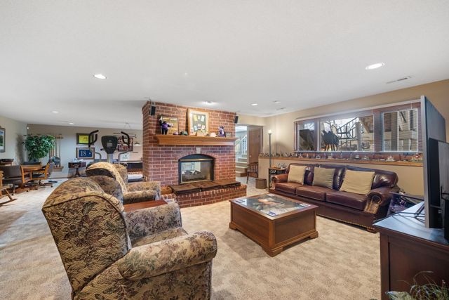 3131 N Forest Lakes Ct, Wichita, KS 67205