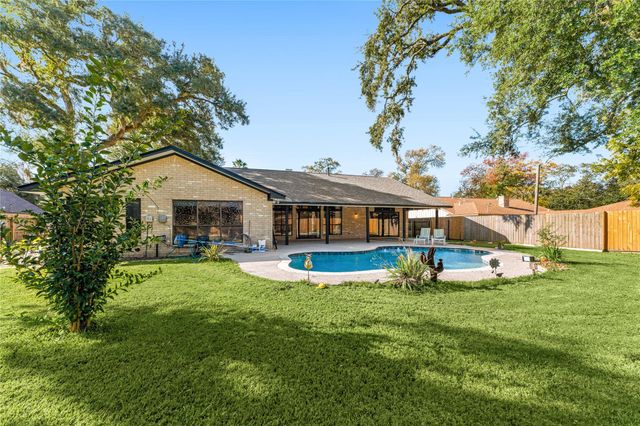 303 Narcissus Street, Lake Jackson, TX 77566