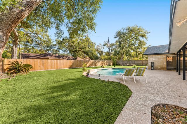 303 Narcissus Street, Lake Jackson, TX 77566