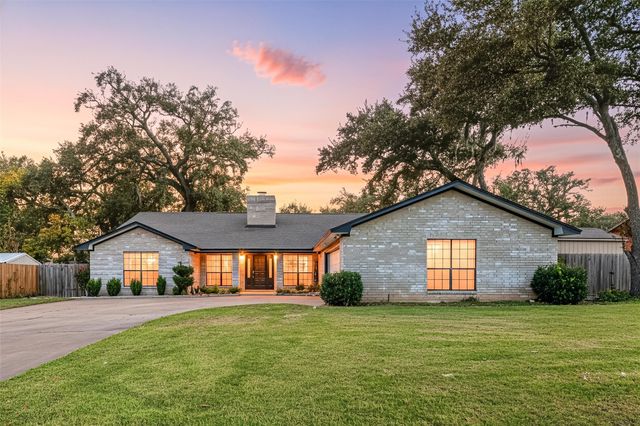 303 Narcissus Street, Lake Jackson, TX 77566
