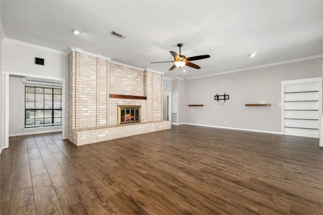 303 Narcissus Street, Lake Jackson, TX 77566