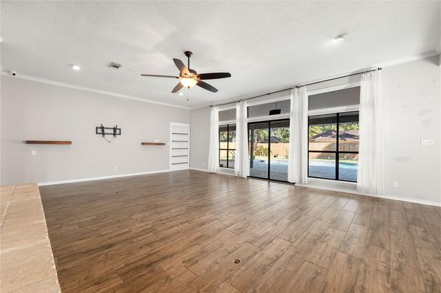 303 Narcissus Street, Lake Jackson, TX 77566