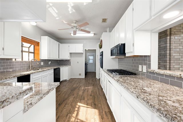 303 Narcissus Street, Lake Jackson, TX 77566