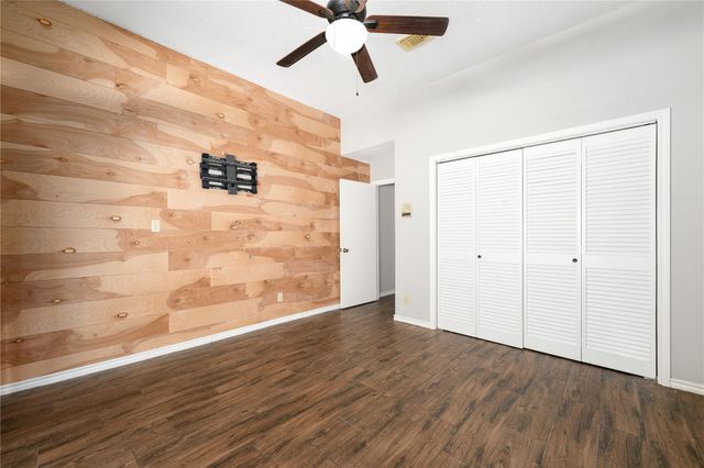 303 Narcissus Street, Lake Jackson, TX 77566