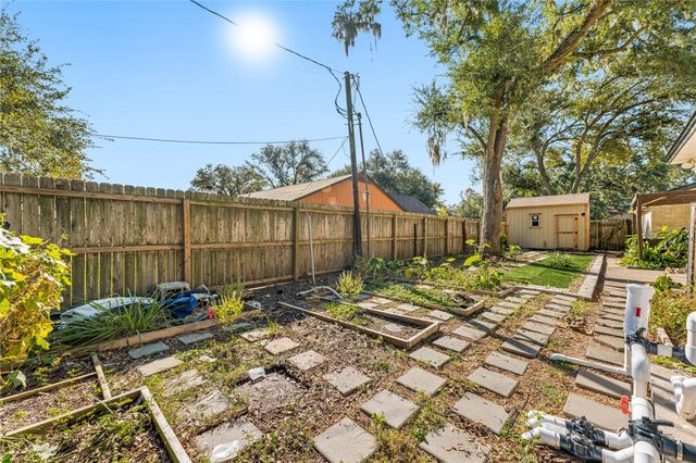 303 Narcissus Street, Lake Jackson, TX 77566