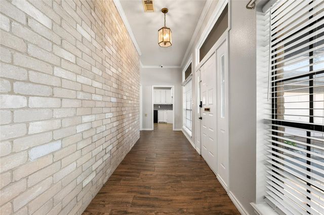 303 Narcissus Street, Lake Jackson, TX 77566