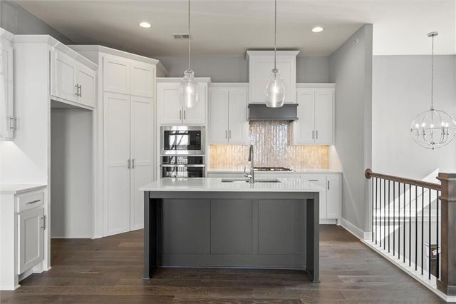 17378 S Raintree Drive Bldg J Unit 37, Olathe, KS 66062