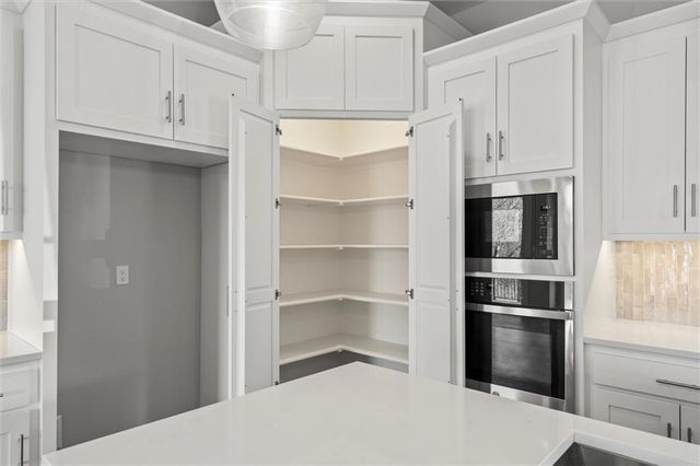 17378 S Raintree Drive Bldg J Unit 37, Olathe, KS 66062