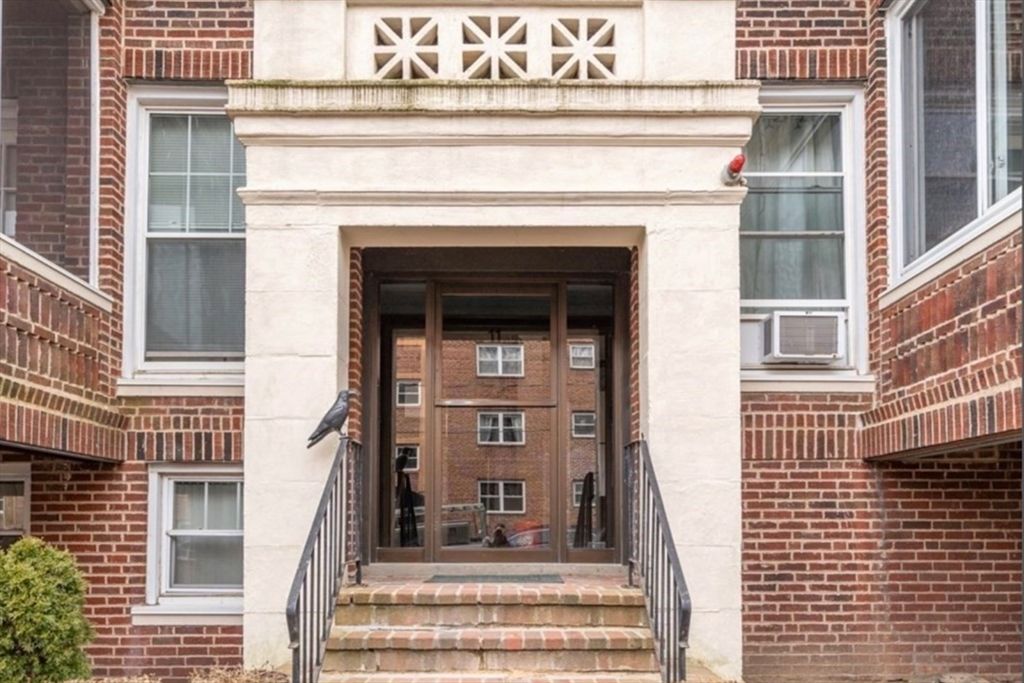 11 Vinal St 9, Boston, MA 02135