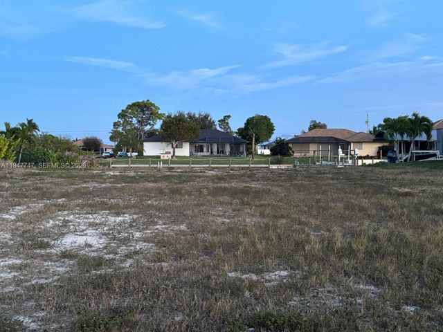 417 NW 38th Ave, Cape Coral, FL 33993