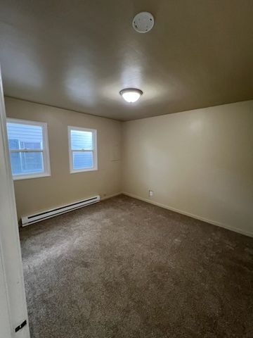 138 N Rainier Avenue, Bremerton, WA 98312