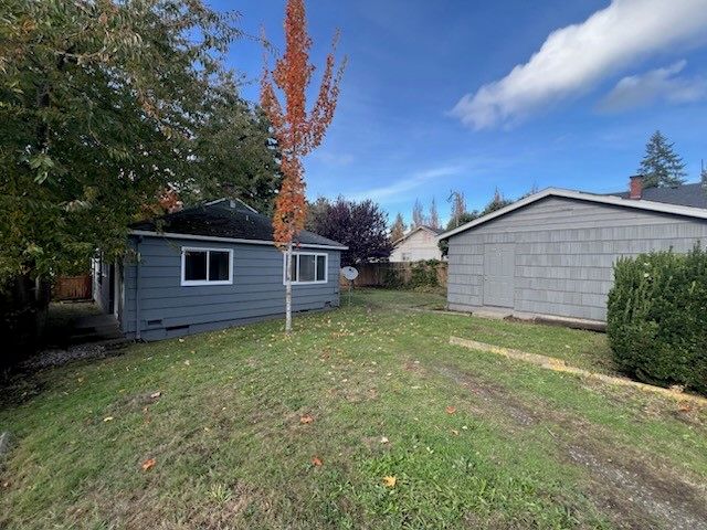 138 N Rainier Avenue, Bremerton, WA 98312