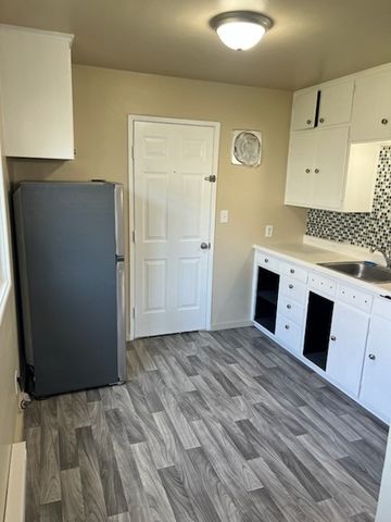 138 N Rainier Avenue, Bremerton, WA 98312