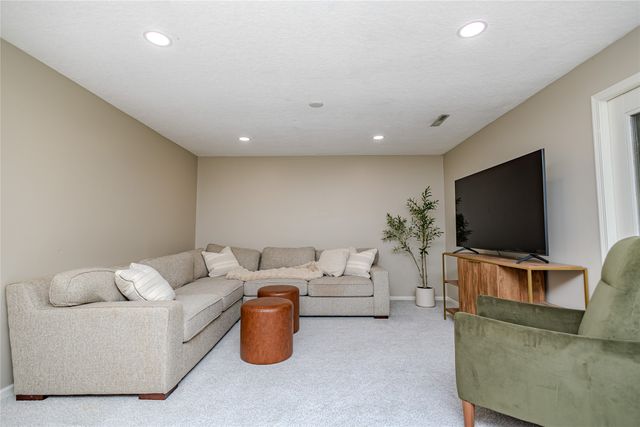 2804 Scenic Place, West Des Moines, IA 50265