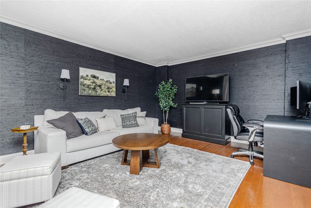 2804 Scenic Place, West Des Moines, IA 50265