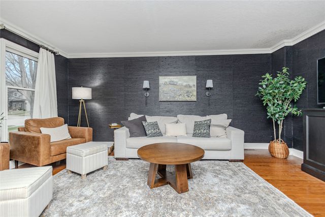 2804 Scenic Place, West Des Moines, IA 50265