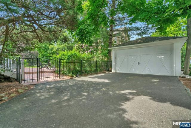 141 W End Avenue, Ridgewood, NJ 07450