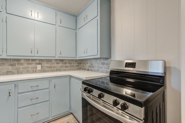 806 E Lons Street, Brownfield, TX 79316