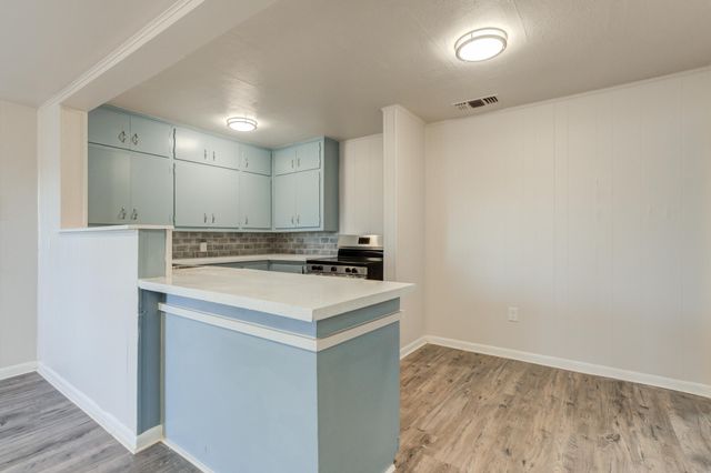 806 E Lons Street, Brownfield, TX 79316