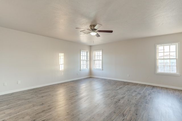 806 E Lons Street, Brownfield, TX 79316