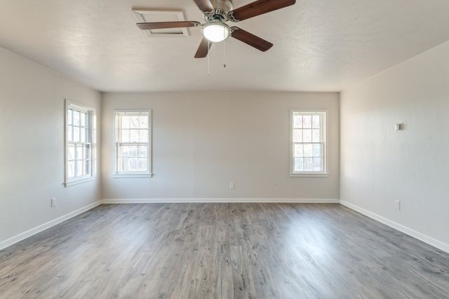 806 E Lons Street, Brownfield, TX 79316