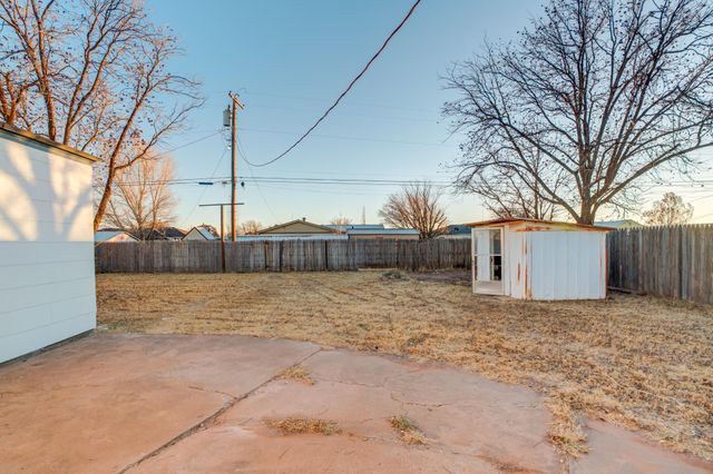 806 E Lons Street, Brownfield, TX 79316