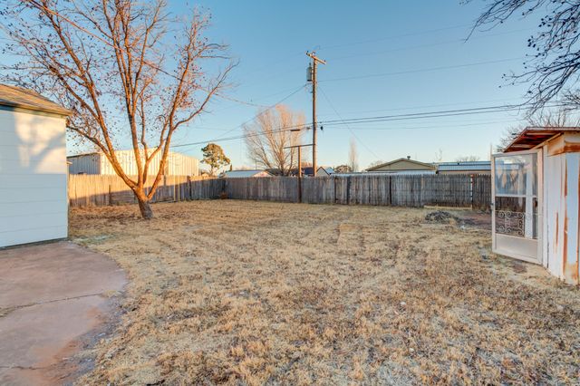 806 E Lons Street, Brownfield, TX 79316