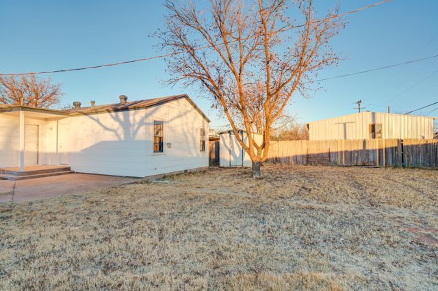 806 E Lons Street, Brownfield, TX 79316