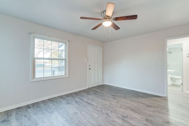 806 E Lons Street, Brownfield, TX 79316