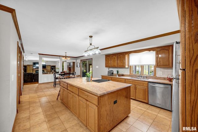 1111 W Cayman Cove, Peoria, IL 61615