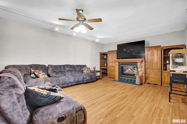 1111 W Cayman Cove, Peoria, IL 61615