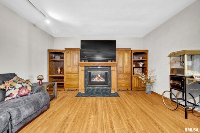 1111 W Cayman Cove, Peoria, IL 61615