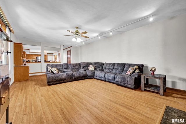 1111 W Cayman Cove, Peoria, IL 61615