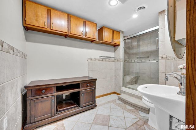 1111 W Cayman Cove, Peoria, IL 61615