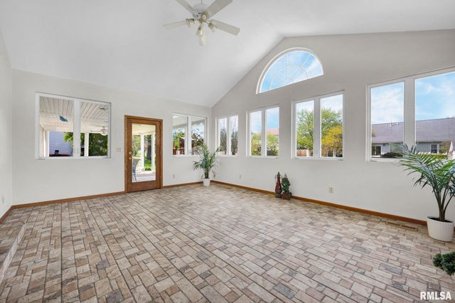 1111 W Cayman Cove, Peoria, IL 61615