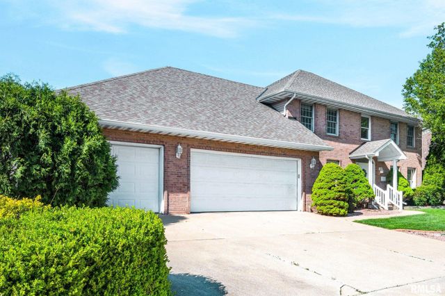 1111 W Cayman Cove, Peoria, IL 61615
