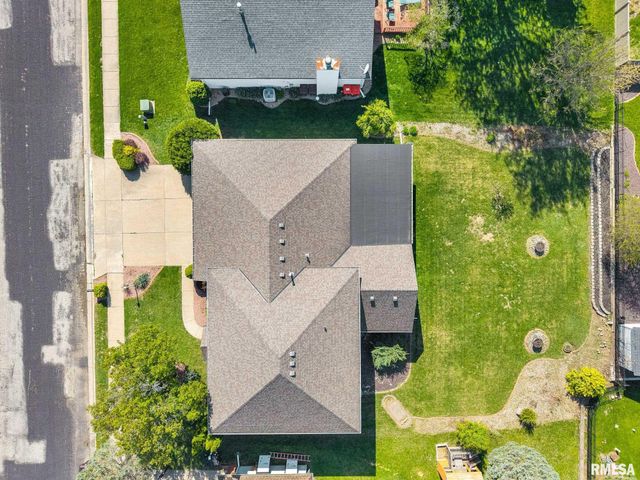 1111 W Cayman Cove, Peoria, IL 61615