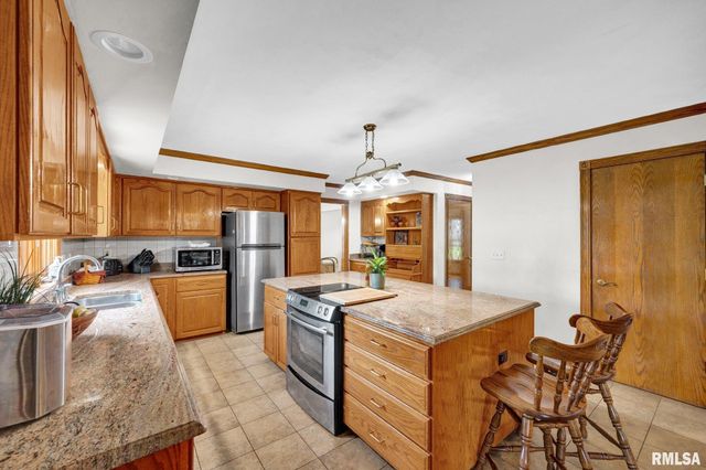 1111 W Cayman Cove, Peoria, IL 61615
