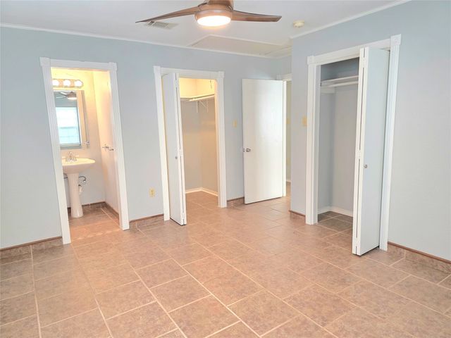 131 Ocean Drive, Gun Barrel City, TX 75156