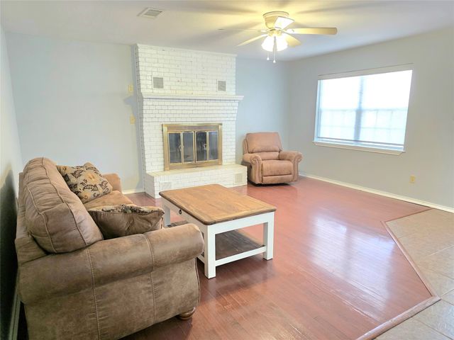 131 Ocean Drive, Gun Barrel City, TX 75156