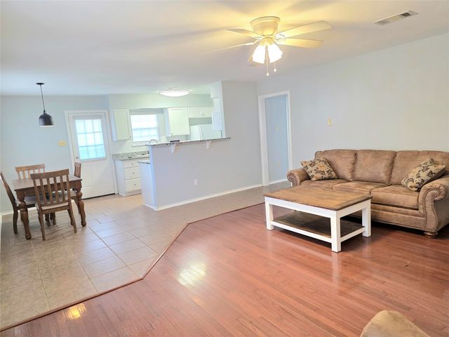 131 Ocean Drive, Gun Barrel City, TX 75156