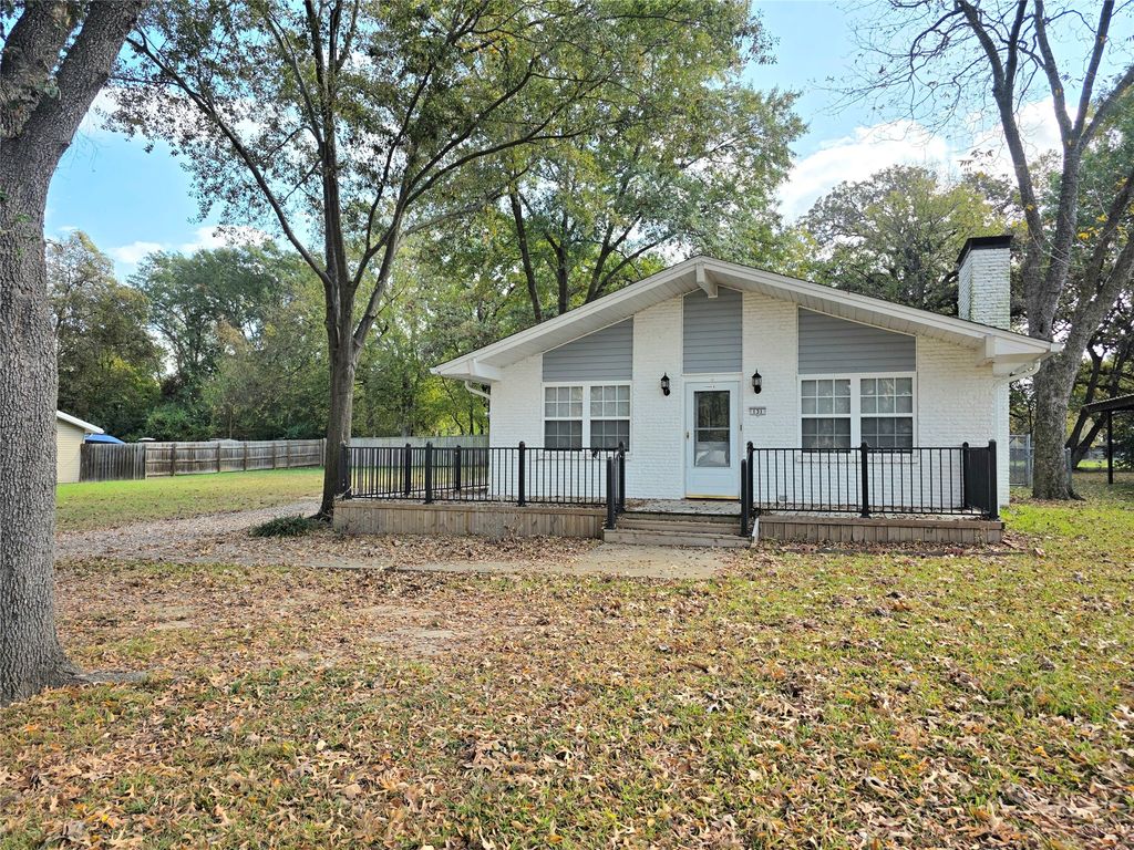 131 Ocean Drive, Gun Barrel City, TX 75156