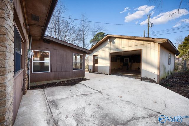 2216 Harris Road NW, Huntsville, AL 35810