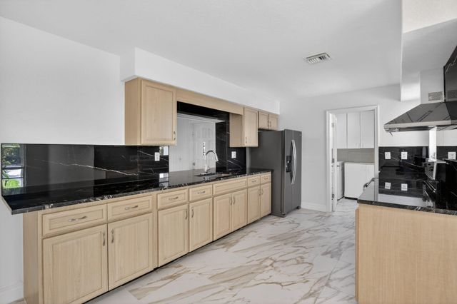 5731 NE 17th Terrace, Fort Lauderdale, FL 33334