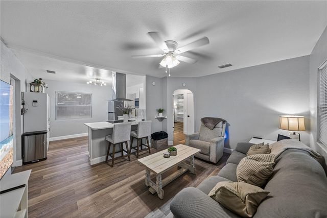 527 PILAKLAKAHA AVENUE, Auburndale, FL 33823