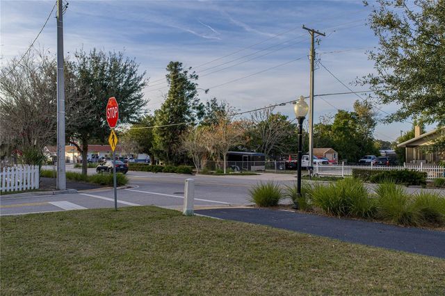 527 PILAKLAKAHA AVENUE, Auburndale, FL 33823