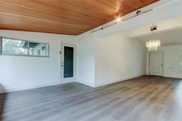 1000 39TH AVENUE NE, St Petersburg, FL 33703