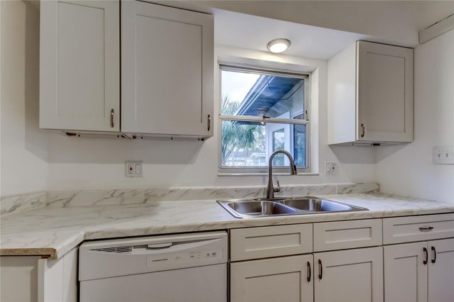 1000 39TH AVENUE NE, St Petersburg, FL 33703