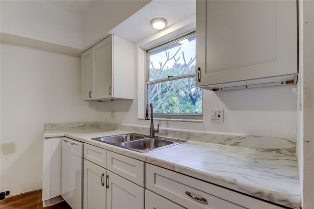 1000 39TH AVENUE NE, St Petersburg, FL 33703