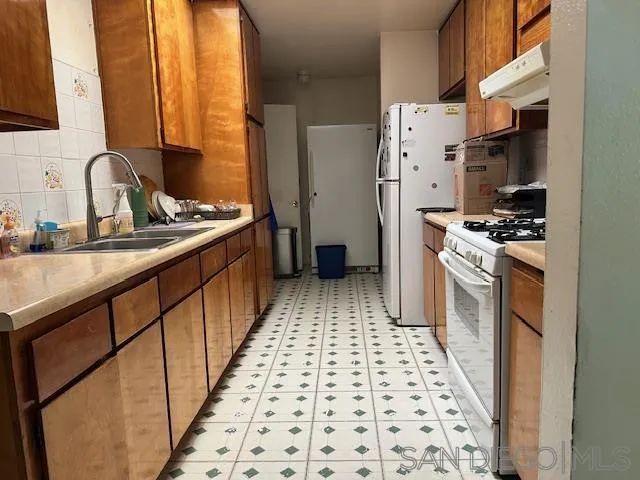 904 Salvador Guilin St West, Calexico, CA 92231